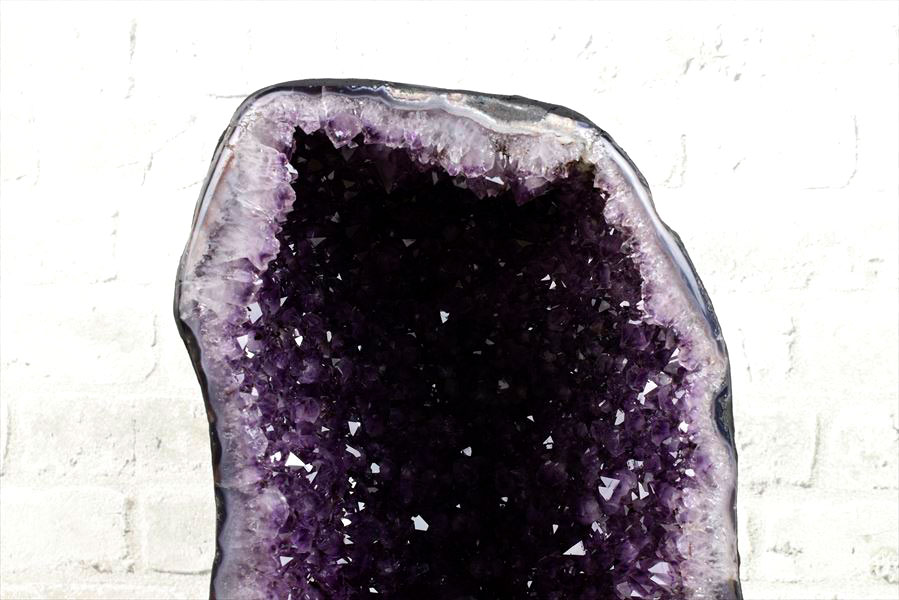 濃紫 アメジストドーム（アメジストジオード） 紫水晶原石｜アップ 