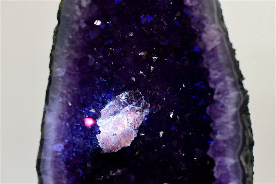 アメジストドーム　カペーラ　晶洞　紫水晶　アメシスト　amethyst geode　インテリア　置物　天然石　パワーストーン