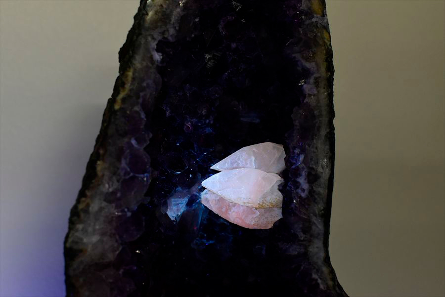 アメジストドーム　カペーラ　晶洞　紫水晶　アメシスト　amethyst geode　インテリア　置物　天然石　パワーストーン