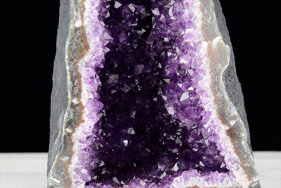 アメジストドーム　カペーラ　晶洞　紫水晶　アメシスト　amethyst geode　インテリア　置物　天然石　パワーストーン