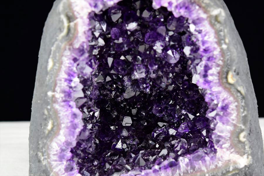 ウルグアイ産・ミニサイズ アメジストドーム（ミニドーム）原産地より