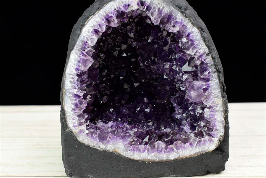 アメジストドーム　カペーラ　晶洞　紫水晶　アメシスト　amethyst geode　インテリア　置物　天然石　パワーストーン