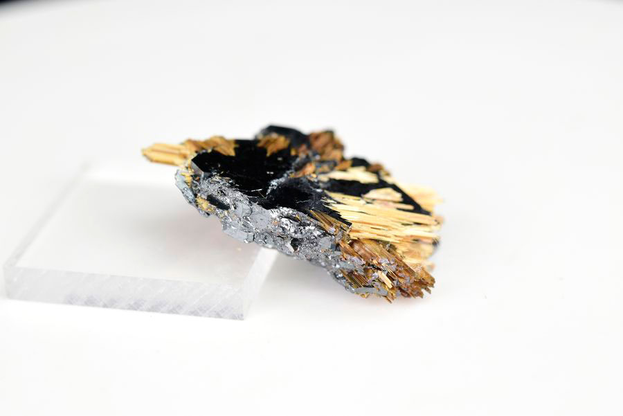 ゴールドルチル　クラスター　鉱物　原石　針状結晶　針のみ　むき出し　置物　天然石　パワーストーン