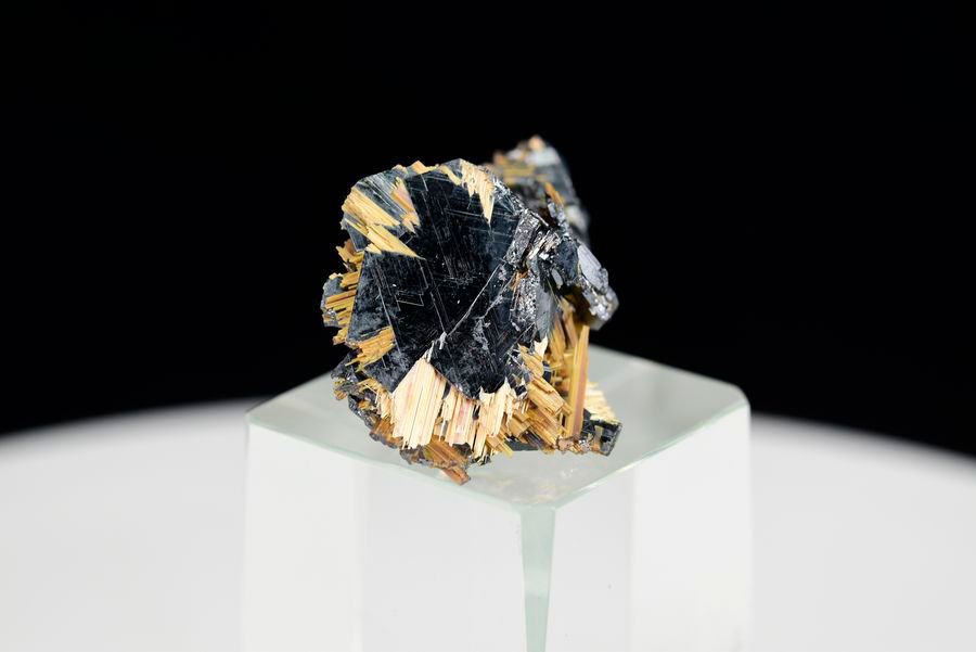 ゴールドルチル　クラスター　鉱物　原石　針状結晶　針のみ　むき出し　置物　天然石　パワーストーン
