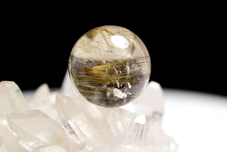 ゴールドルチル　ルチルクォーツ　金針水晶　丸玉　穴なし　金運　財運　スフィア　天然石　パワーストーン
