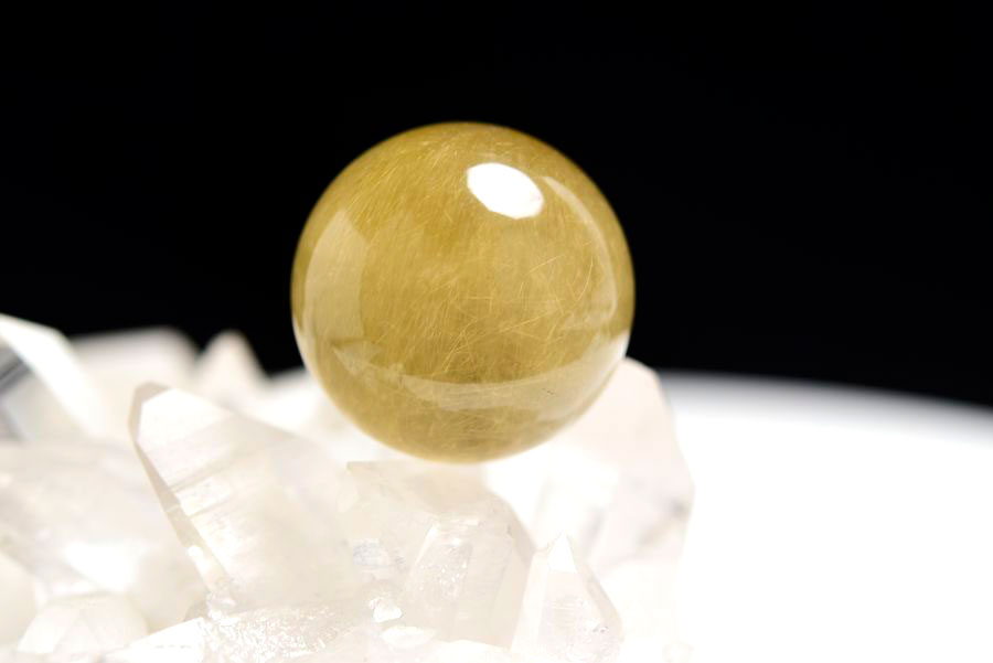 ゴールドルチル　ルチルクォーツ　金針水晶　丸玉　穴なし　金運　財運　スフィア　天然石　パワーストーン