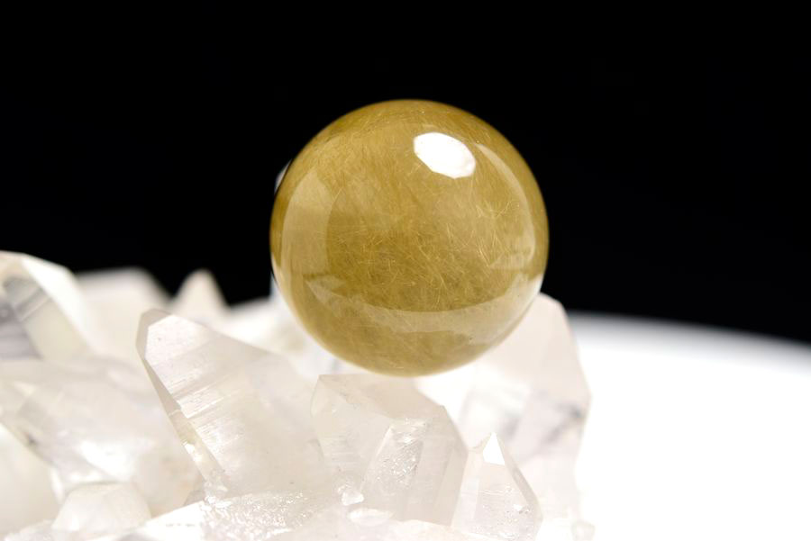 ゴールドルチル　ルチルクォーツ　金針水晶　丸玉　穴なし　金運　財運　スフィア　天然石　パワーストーン