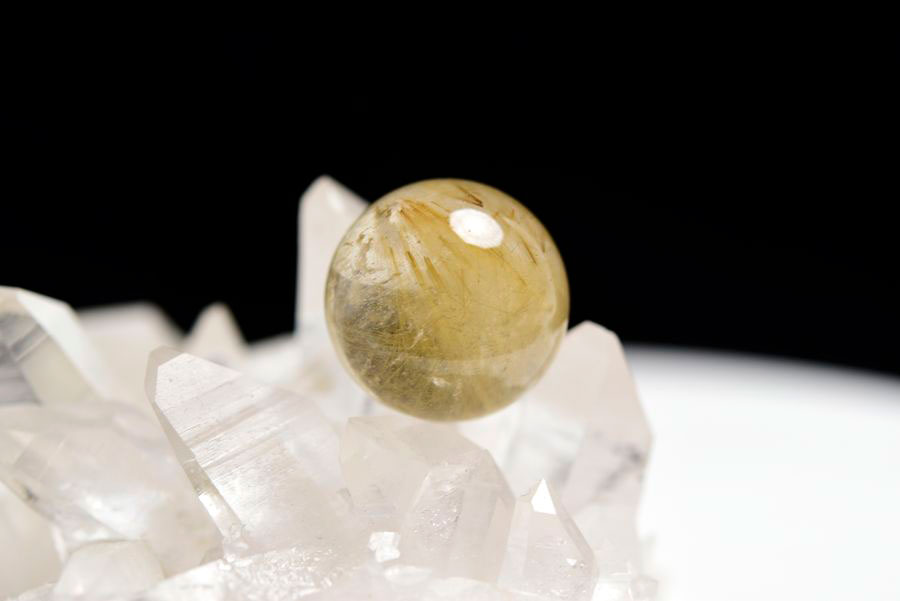 ゴールドルチル　ルチルクォーツ　金針水晶　丸玉　穴なし　金運　財運　スフィア　天然石　パワーストーン