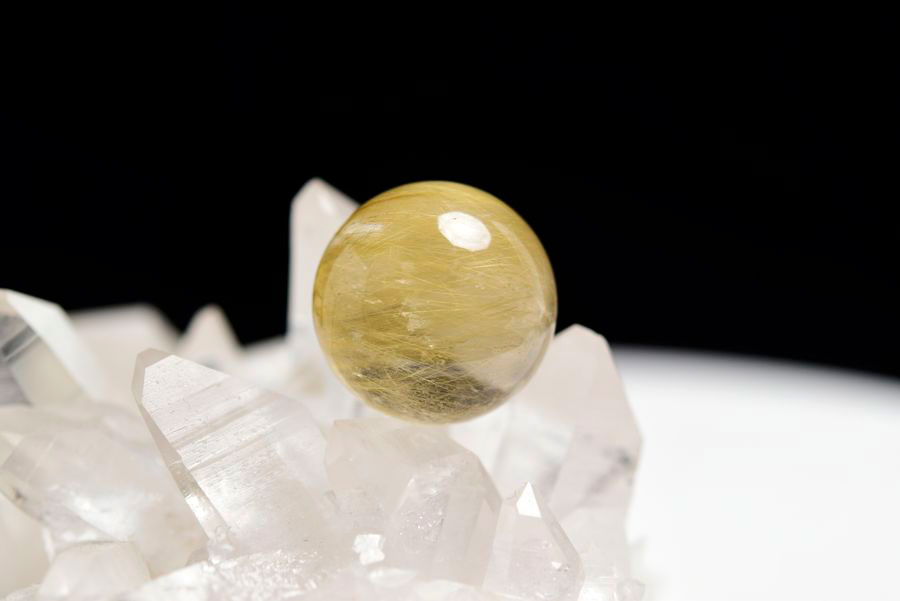 ゴールドルチル　ルチルクォーツ　金針水晶　丸玉　穴なし　金運　財運　スフィア　天然石　パワーストーン
