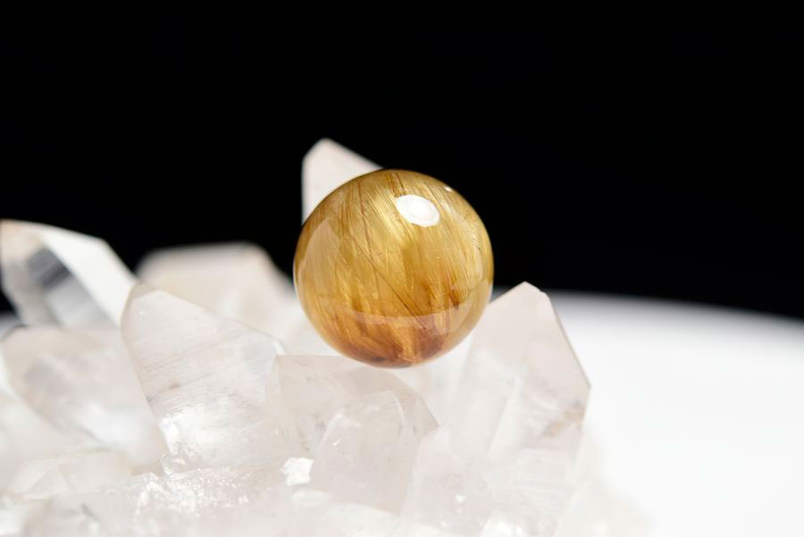 ゴールドルチル　ルチルクォーツ　金針水晶　丸玉　穴なし　金運　財運　スフィア　天然石　パワーストーン