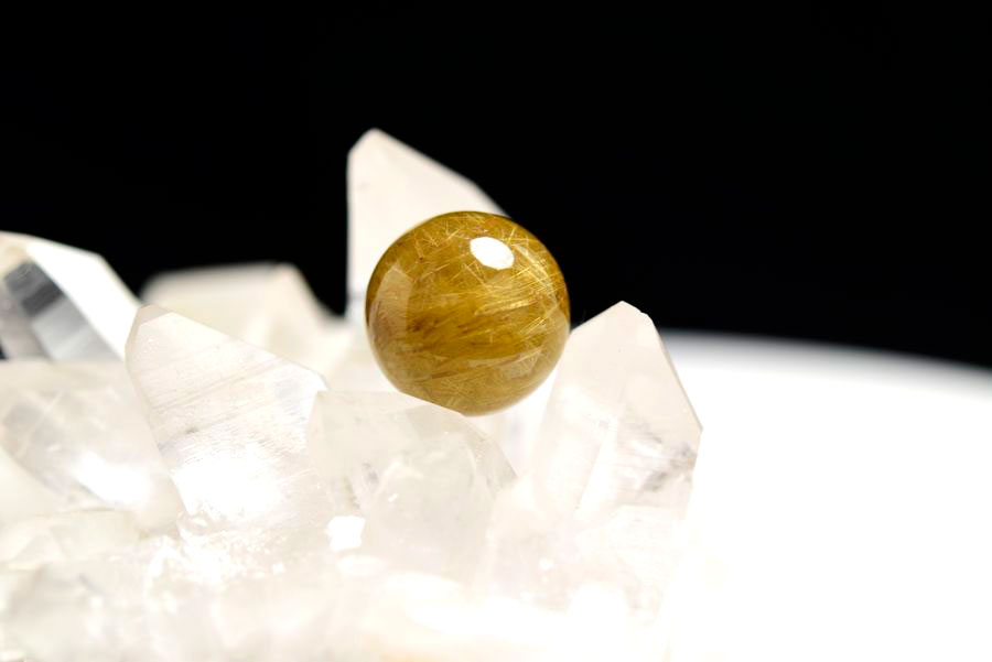 ゴールドルチル　ルチルクォーツ　金針水晶　丸玉　穴なし　金運　財運　スフィア　天然石　パワーストーン