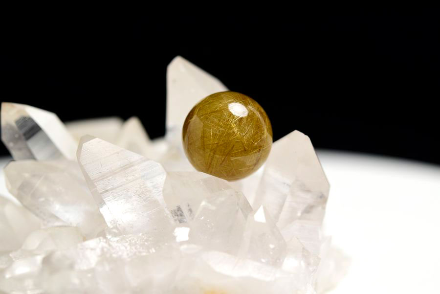 ゴールドルチル　ルチルクォーツ　金針水晶　丸玉　穴なし　金運　財運　スフィア　天然石　パワーストーン