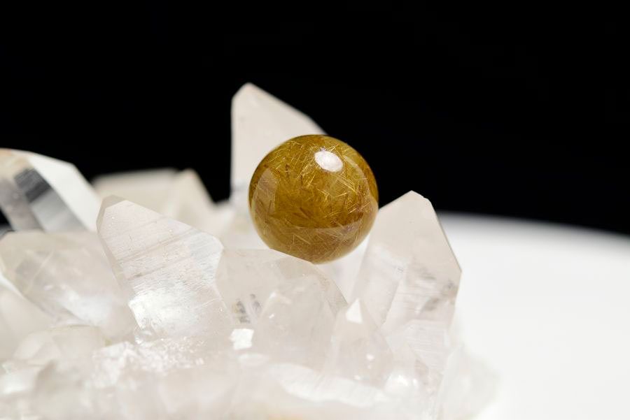 ゴールドルチル　ルチルクォーツ　金針水晶　丸玉　穴なし　金運　財運　スフィア　天然石　パワーストーン