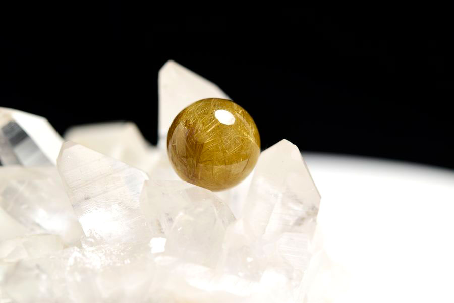 ゴールドルチル　ルチルクォーツ　金針水晶　丸玉　穴なし　金運　財運　スフィア　天然石　パワーストーン