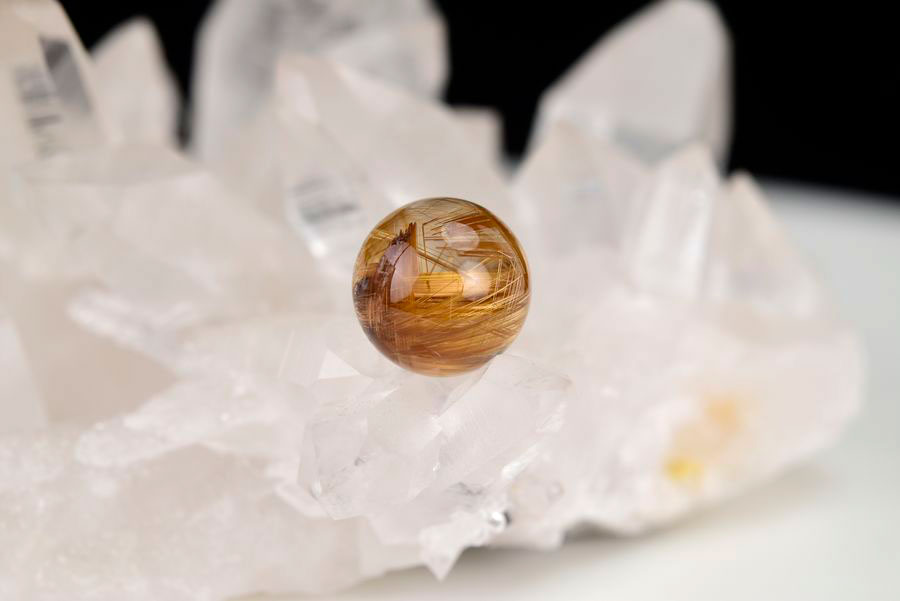 ゴールドルチル　ルチルクォーツ　金針水晶　丸玉　穴なし　金運　財運　スフィア　天然石　パワーストーン