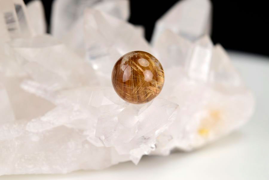 ゴールドルチル　ルチルクォーツ　金針水晶　丸玉　穴なし　金運　財運　スフィア　天然石　パワーストーン