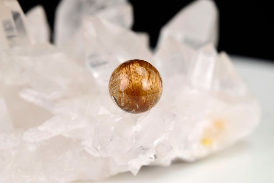 ゴールドルチル　ルチルクォーツ　金針水晶　丸玉　穴なし　金運　財運　スフィア　天然石　パワーストーン
