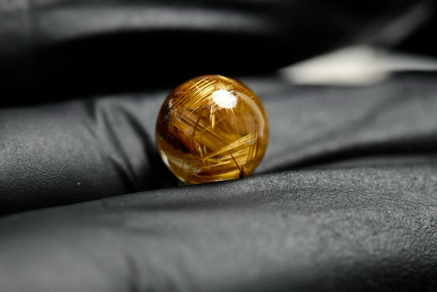 ゴールドルチル　ルチルクォーツ　金針水晶　丸玉　穴なし　金運　財運　スフィア　天然石　パワーストーン
