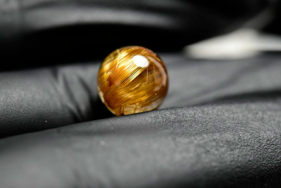 ゴールドルチル　ルチルクォーツ　金針水晶　丸玉　穴なし　金運　財運　スフィア　天然石　パワーストーン