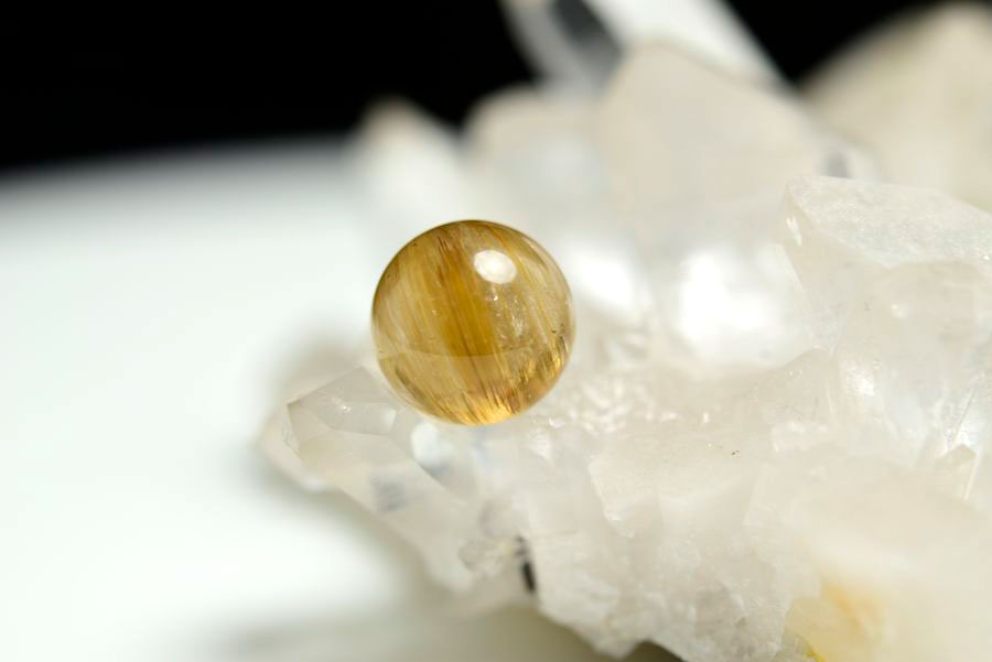 ゴールドルチル　ルチルクォーツ　金針水晶　丸玉　穴なし　金運　財運　スフィア　天然石　パワーストーン