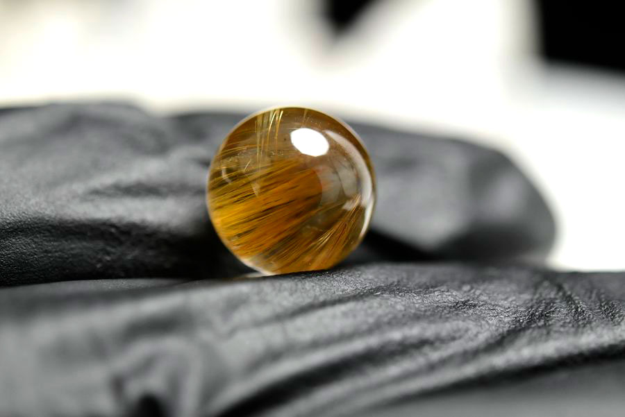 ゴールドルチル　ルチルクォーツ　金針水晶　丸玉　穴なし　金運　財運　スフィア　天然石　パワーストーン