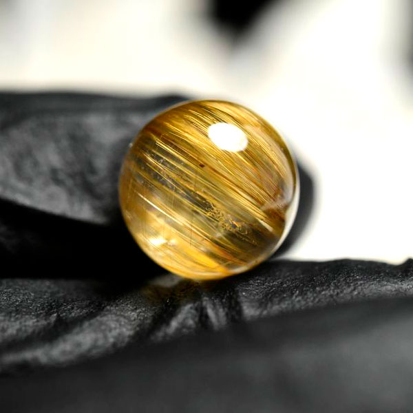 ゴールドルチル　ルチルクォーツ　金針水晶　丸玉　穴なし　金運　財運　スフィア　天然石　パワーストーン