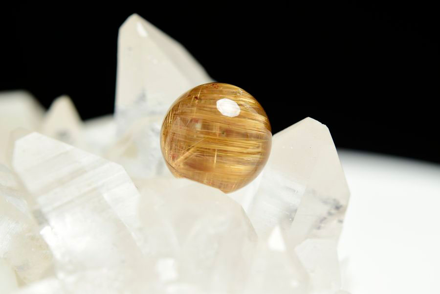 ゴールドルチル　ルチルクォーツ　金針水晶　丸玉　穴なし　金運　財運　スフィア　天然石　パワーストーン