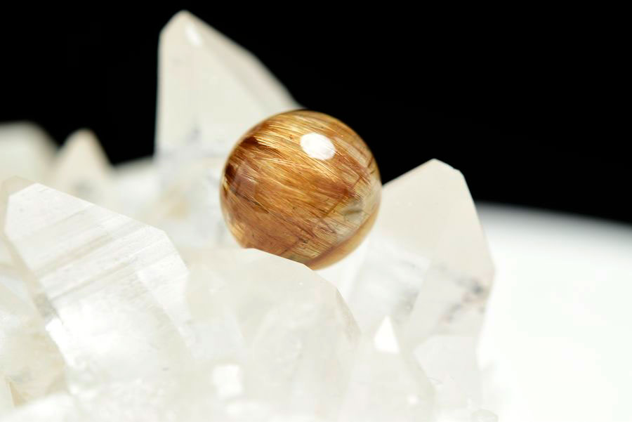 ゴールドルチル　ルチルクォーツ　金針水晶　丸玉　穴なし　金運　財運　スフィア　天然石　パワーストーン