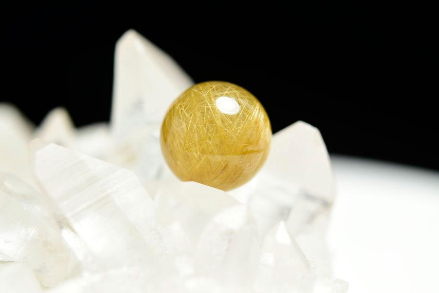 ゴールドルチル　ルチルクォーツ　金針水晶　丸玉　穴なし　金運　財運　スフィア　天然石　パワーストーン