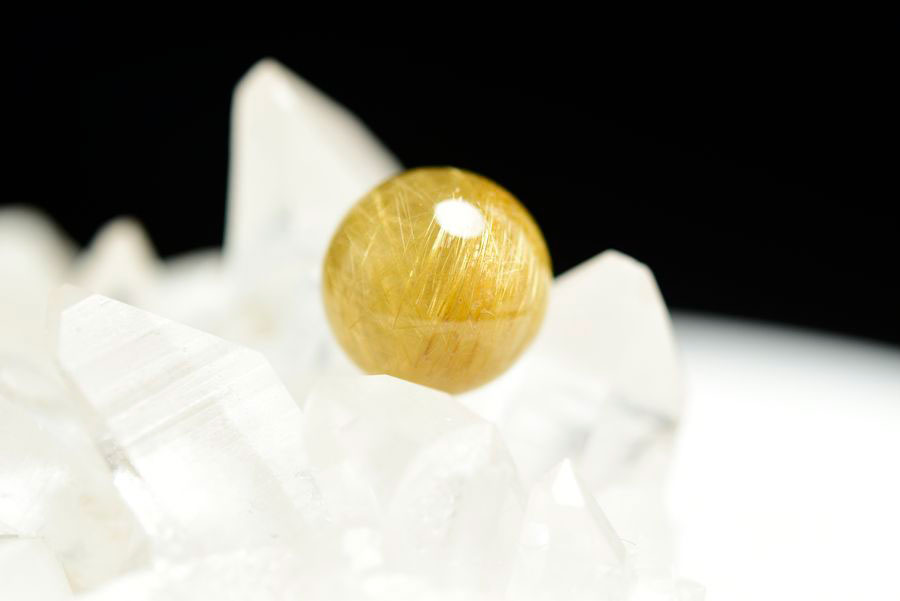 ゴールドルチル　ルチルクォーツ　金針水晶　丸玉　穴なし　金運　財運　スフィア　天然石　パワーストーン