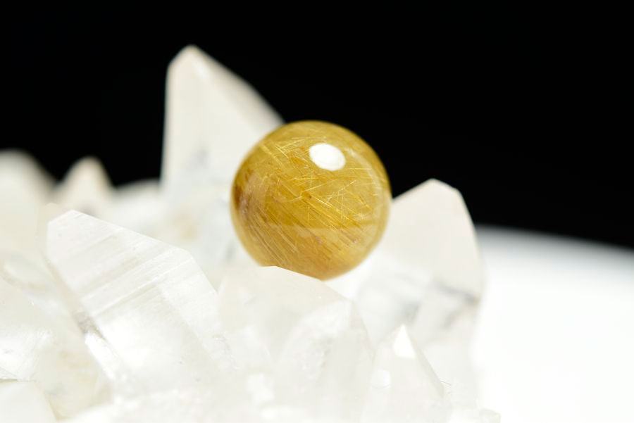ゴールドルチル　ルチルクォーツ　金針水晶　丸玉　穴なし　金運　財運　スフィア　天然石　パワーストーン