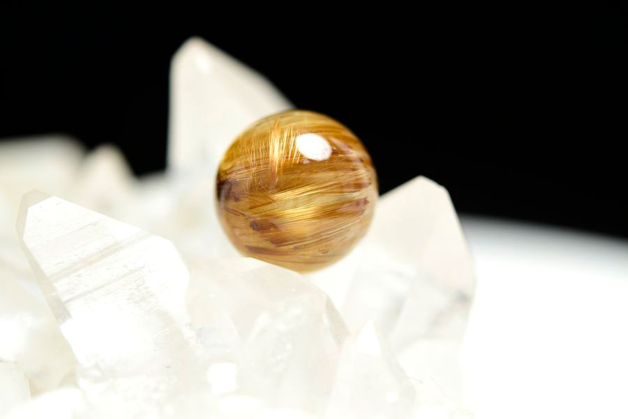 ゴールドルチル　ルチルクォーツ　金針水晶　丸玉　穴なし　金運　財運　スフィア　天然石　パワーストーン