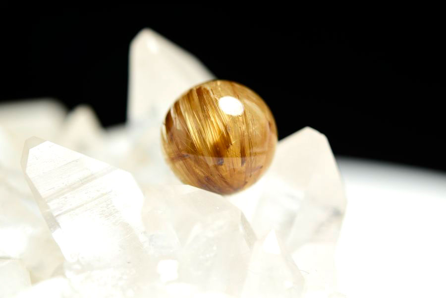 ゴールドルチル　ルチルクォーツ　金針水晶　丸玉　穴なし　金運　財運　スフィア　天然石　パワーストーン