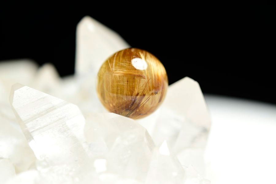 ゴールドルチル　ルチルクォーツ　金針水晶　丸玉　穴なし　金運　財運　スフィア　天然石　パワーストーン