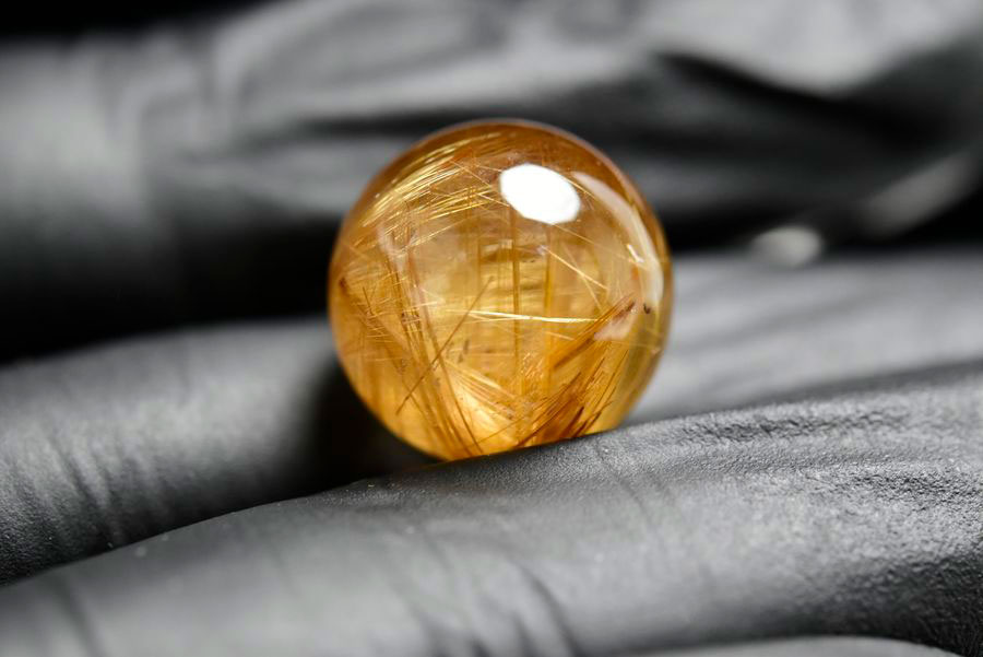 ゴールドルチル　ルチルクォーツ　金針水晶　丸玉　穴なし　金運　財運　スフィア　天然石　パワーストーン