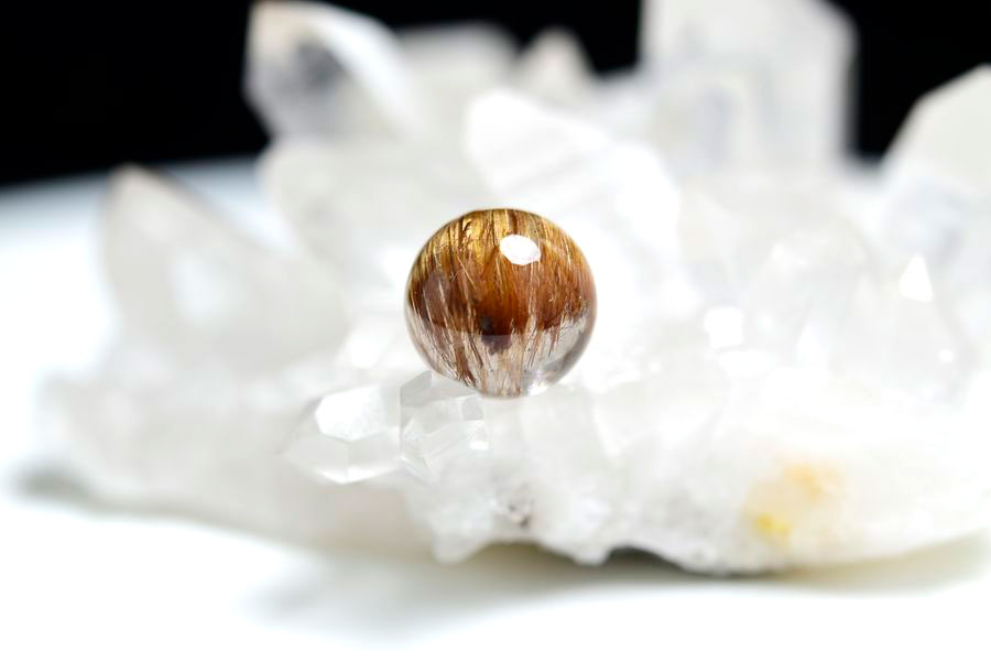 ゴールドルチル　ルチルクォーツ　金針水晶　丸玉　穴なし　金運　財運　スフィア　天然石　パワーストーン