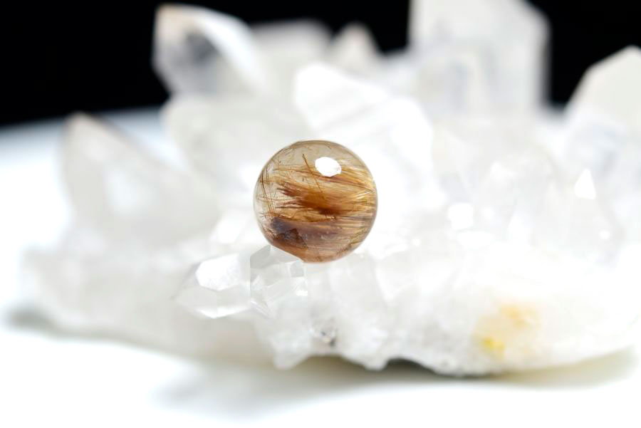 ゴールドルチル　ルチルクォーツ　金針水晶　丸玉　穴なし　金運　財運　スフィア　天然石　パワーストーン