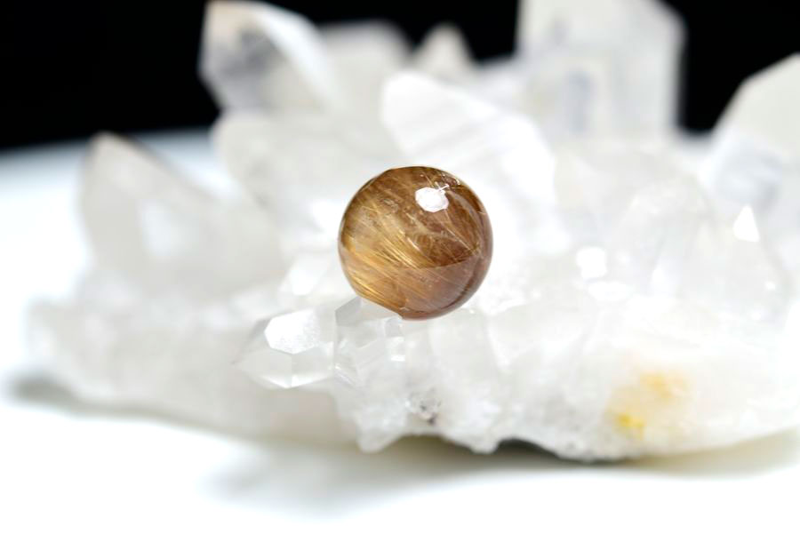 ゴールドルチル　ルチルクォーツ　金針水晶　丸玉　穴なし　金運　財運　スフィア　天然石　パワーストーン