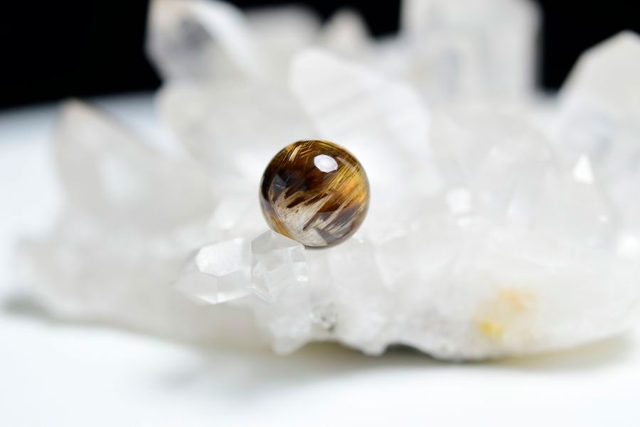 ゴールドルチル　ルチルクォーツ　金針水晶　丸玉　穴なし　金運　財運　スフィア　天然石　パワーストーン