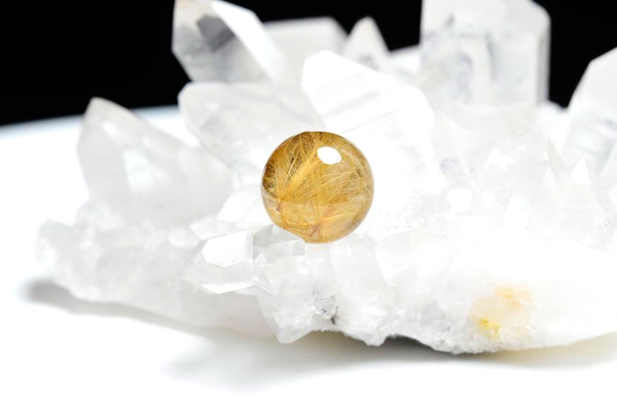 ゴールドルチル　ルチルクォーツ　金針水晶　丸玉　穴なし　金運　財運　スフィア　天然石　パワーストーン