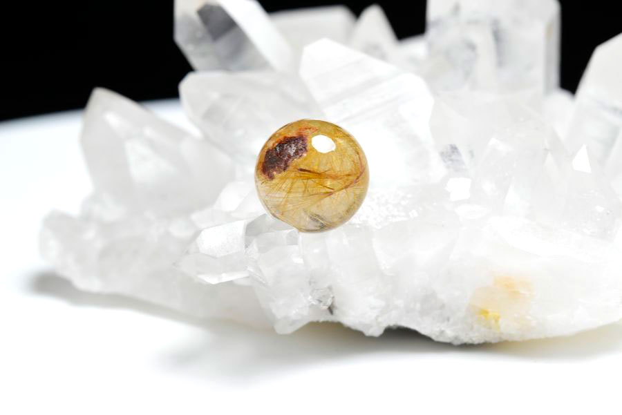 ゴールドルチル　ルチルクォーツ　金針水晶　丸玉　穴なし　金運　財運　スフィア　天然石　パワーストーン