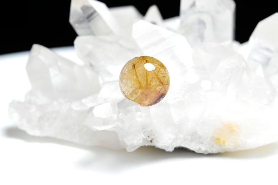 ゴールドルチル　ルチルクォーツ　金針水晶　丸玉　穴なし　金運　財運　スフィア　天然石　パワーストーン