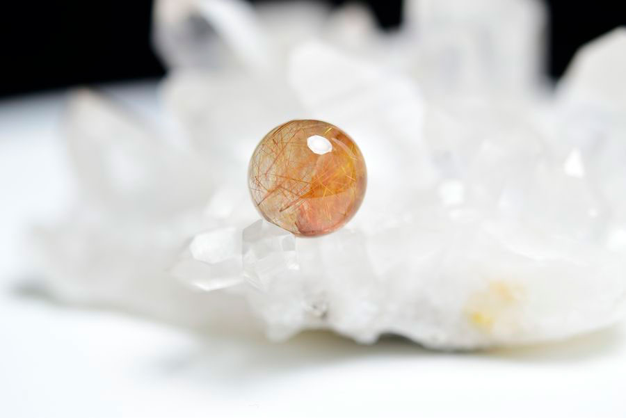 ゴールドルチル　ルチルクォーツ　金針水晶　丸玉　穴なし　金運　財運　スフィア　天然石　パワーストーン