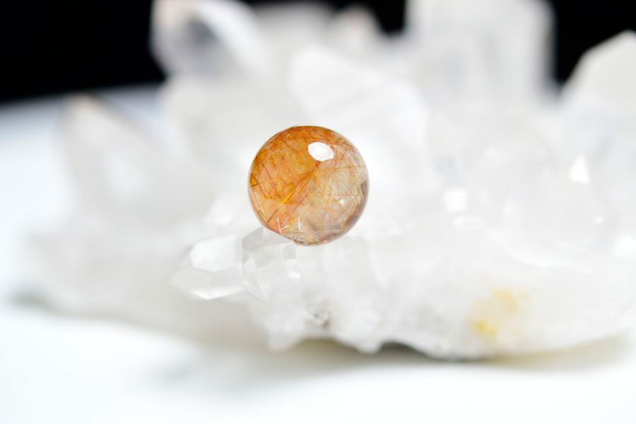 ゴールドルチル　ルチルクォーツ　金針水晶　丸玉　穴なし　金運　財運　スフィア　天然石　パワーストーン
