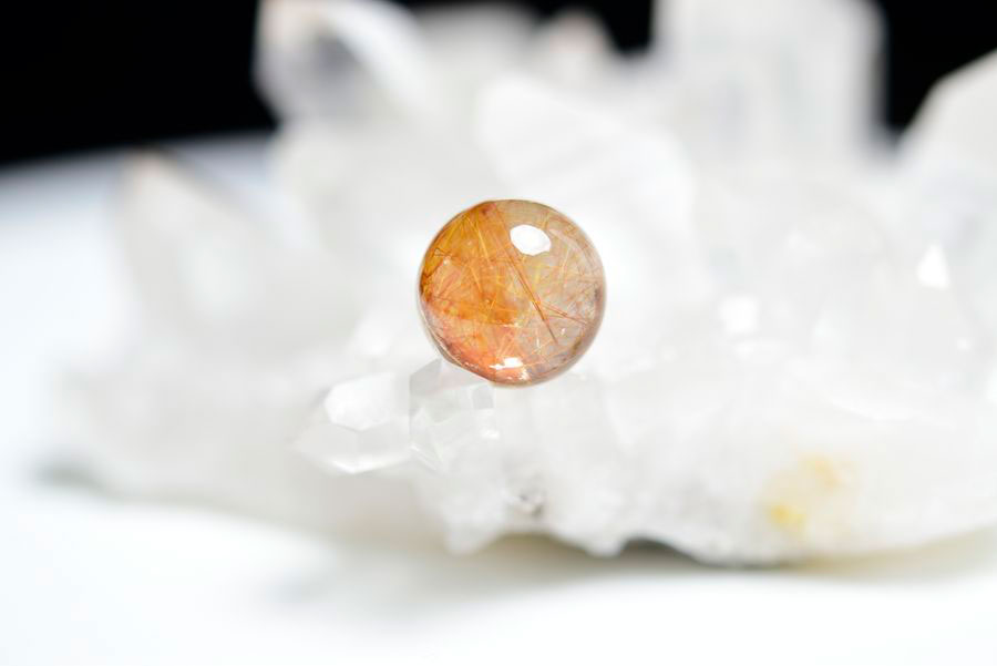 ゴールドルチル　ルチルクォーツ　金針水晶　丸玉　穴なし　金運　財運　スフィア　天然石　パワーストーン