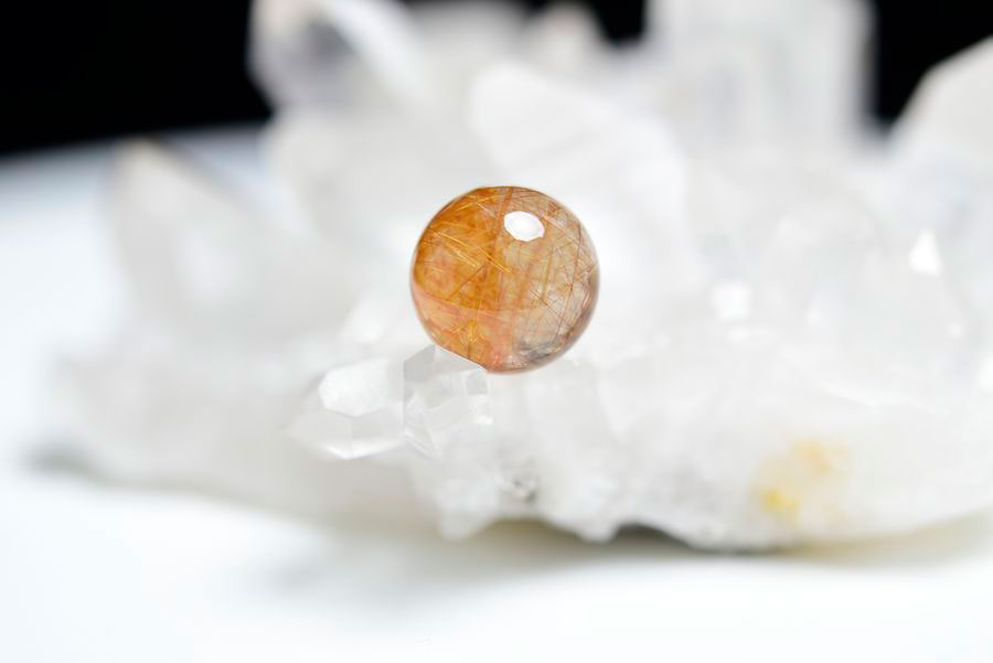 ゴールドルチル　ルチルクォーツ　金針水晶　丸玉　穴なし　金運　財運　スフィア　天然石　パワーストーン