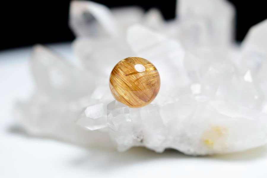 ゴールドルチル　ルチルクォーツ　金針水晶　丸玉　穴なし　金運　財運　スフィア　天然石　パワーストーン