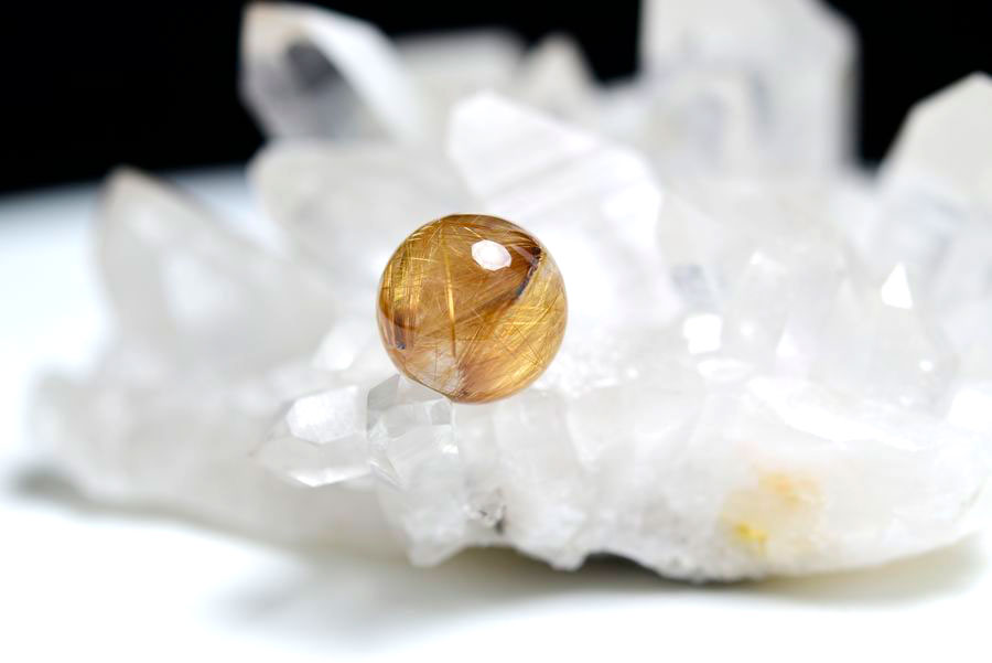 ゴールドルチル　ルチルクォーツ　金針水晶　丸玉　穴なし　金運　財運　スフィア　天然石　パワーストーン