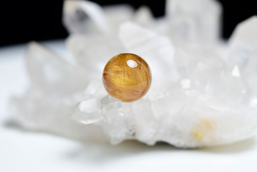ゴールドルチル　ルチルクォーツ　金針水晶　丸玉　穴なし　金運　財運　スフィア　天然石　パワーストーン