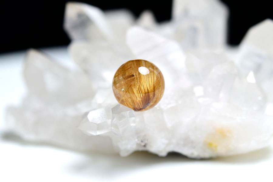 ゴールドルチル　ルチルクォーツ　金針水晶　丸玉　穴なし　金運　財運　スフィア　天然石　パワーストーン
